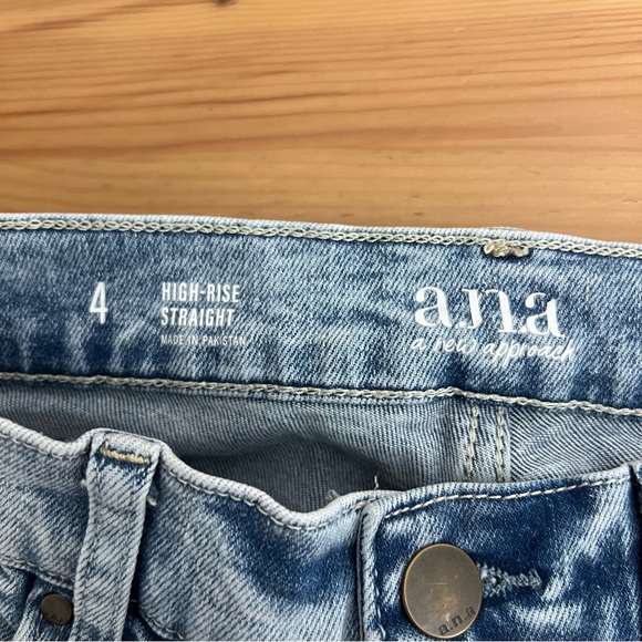 ANA High Rise Straight Jeans Size 4 Distressed Stonewash - Picture 2 of 4